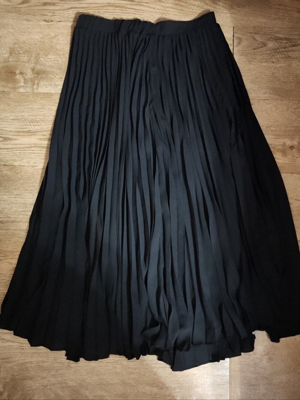 Elie Tahari Black Pleated Midi Skirt